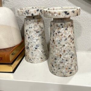 Resin pillar candle holder